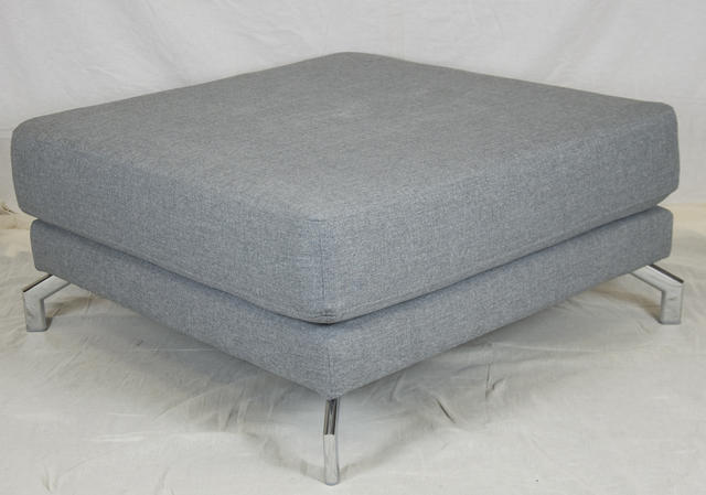Jones Capri hocker 90x90 met verchroomde poten - Image 2